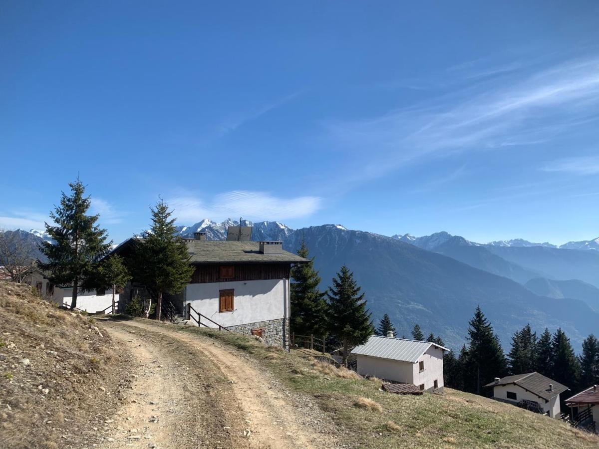 Chalet Baita Delle Favole Di Rosarita Berbenno di Valtellina Exteriör bild